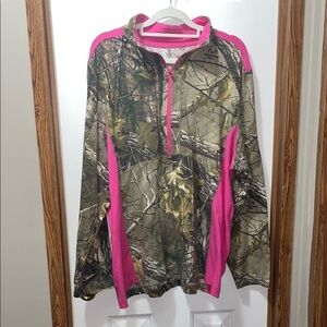 63. Northcrest Green and Pink Camouflage Sweatshirt 2X EUC